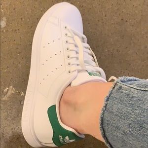 Adidas Stan Smith size 7 women’s.